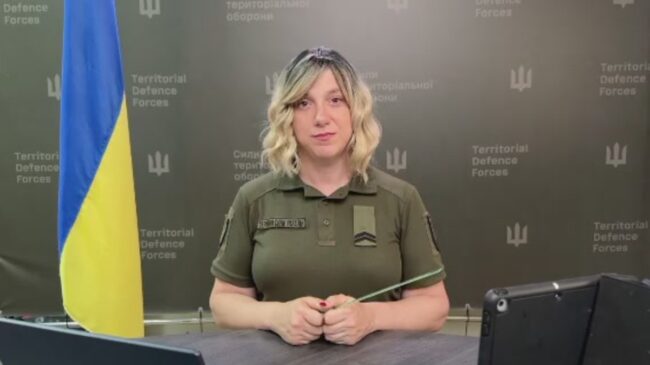 El Ejército de Ucrania recluta a una transgénero estadounidense para su equipo de prensa