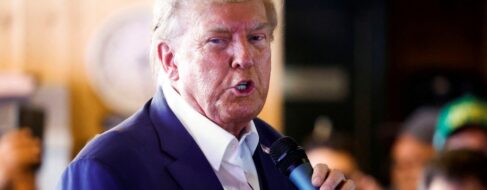 Trump confirma que se entregará este jueves a la Justicia estadounidense