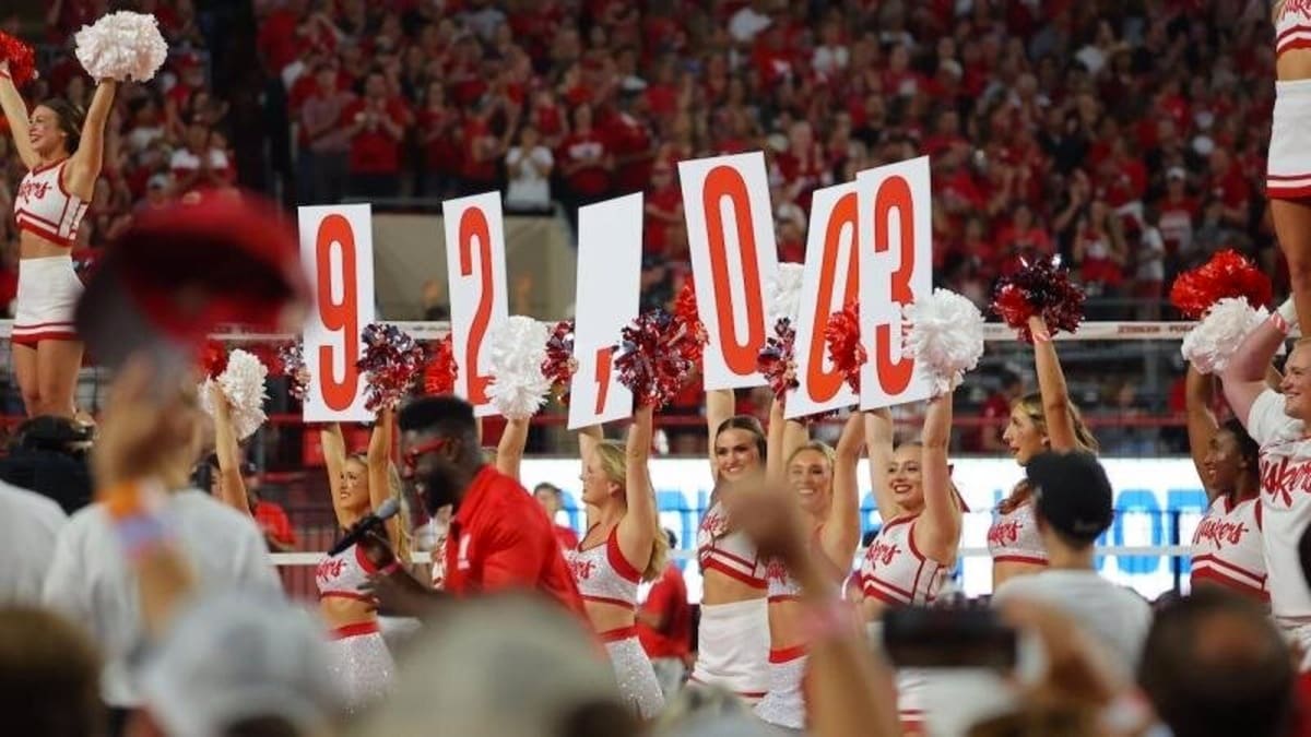 Récord de espectadores a un partido femenino: 92.003 personas en un partido de voleibol