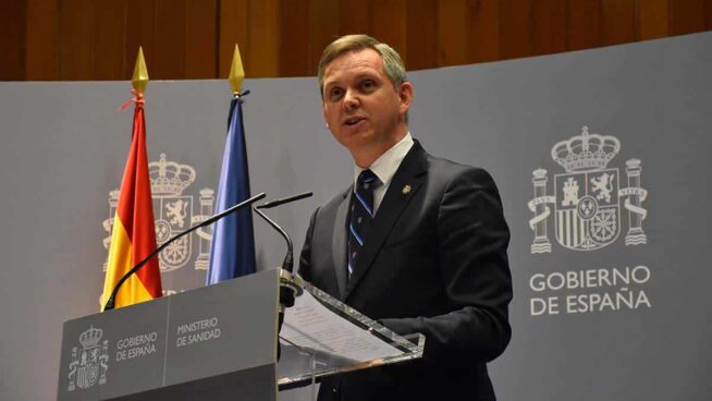 Las feministas piden al ministro de Sanidad acabar con la hormonación de menores 'trans'
