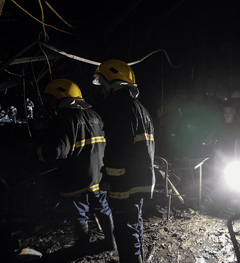 El incendio en una boda en Irak que ha acabado con la vida de cien personas, en imágenes