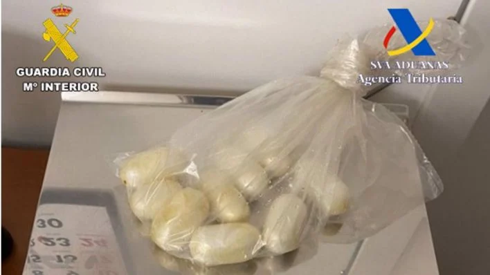 Pillado en el aeropuerto de Palma con nueve ‘dátiles’ de cocaína en su interior