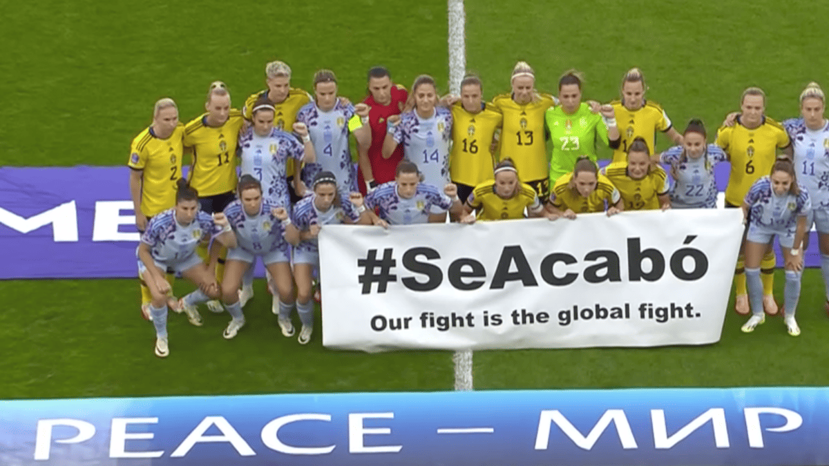 Las jugadoras de España y Suecia protestan juntas en el primer partido tras el ‘caso Rubiales’