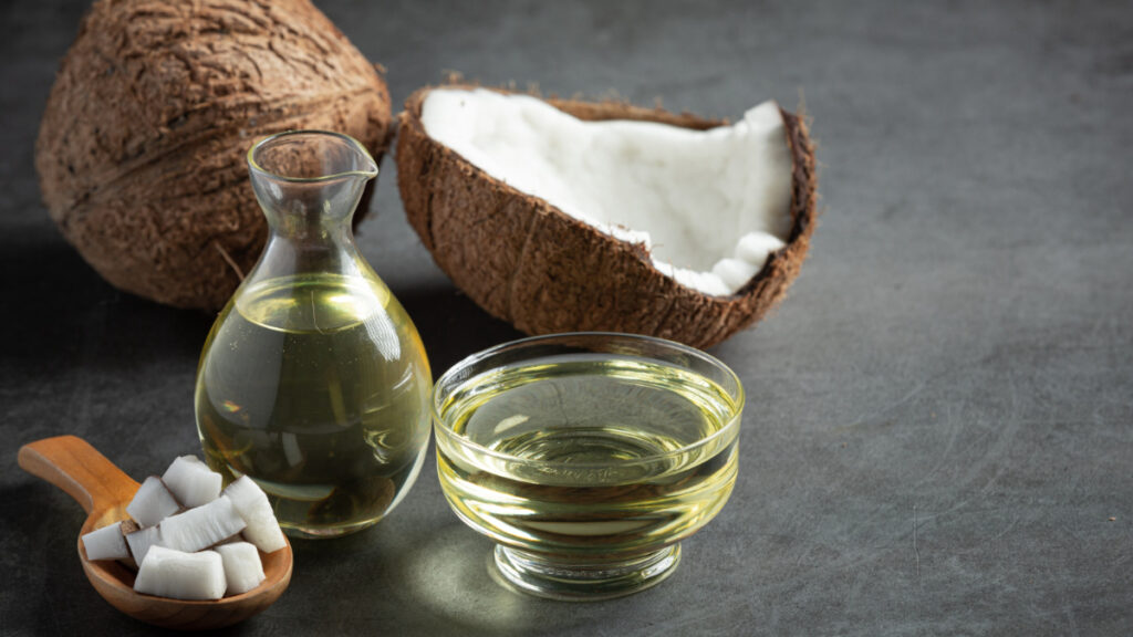 Coco y aceite de coco, una fuente habitual de grasas saturadas