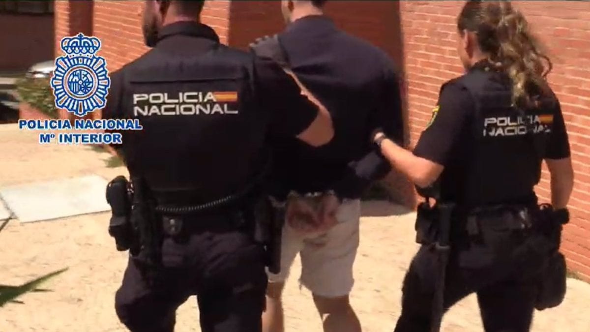 La Fiscalía pide orden de alejamiento para el detenido por tocar el glúteo a una reportera