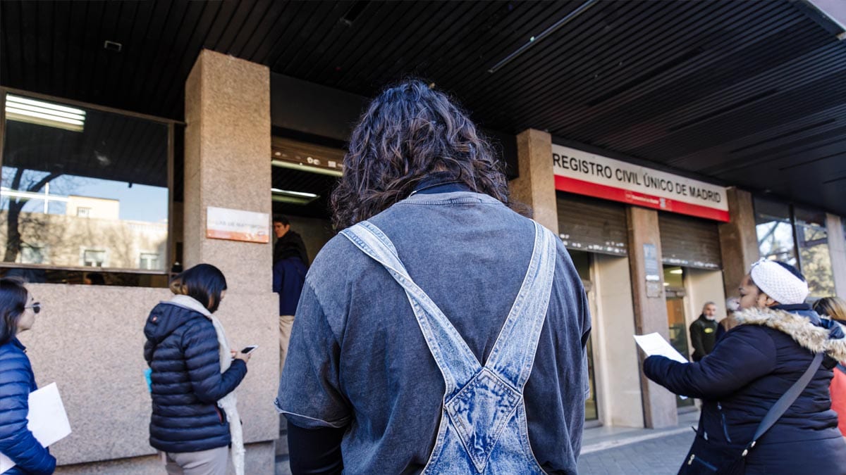 Un condenado a prisión por maltrato se inscribe como mujer en el Registro y pide el indulto