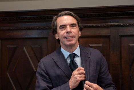 José María Aznar tilda de «autocrático» al Gobierno por acusarle de golpista