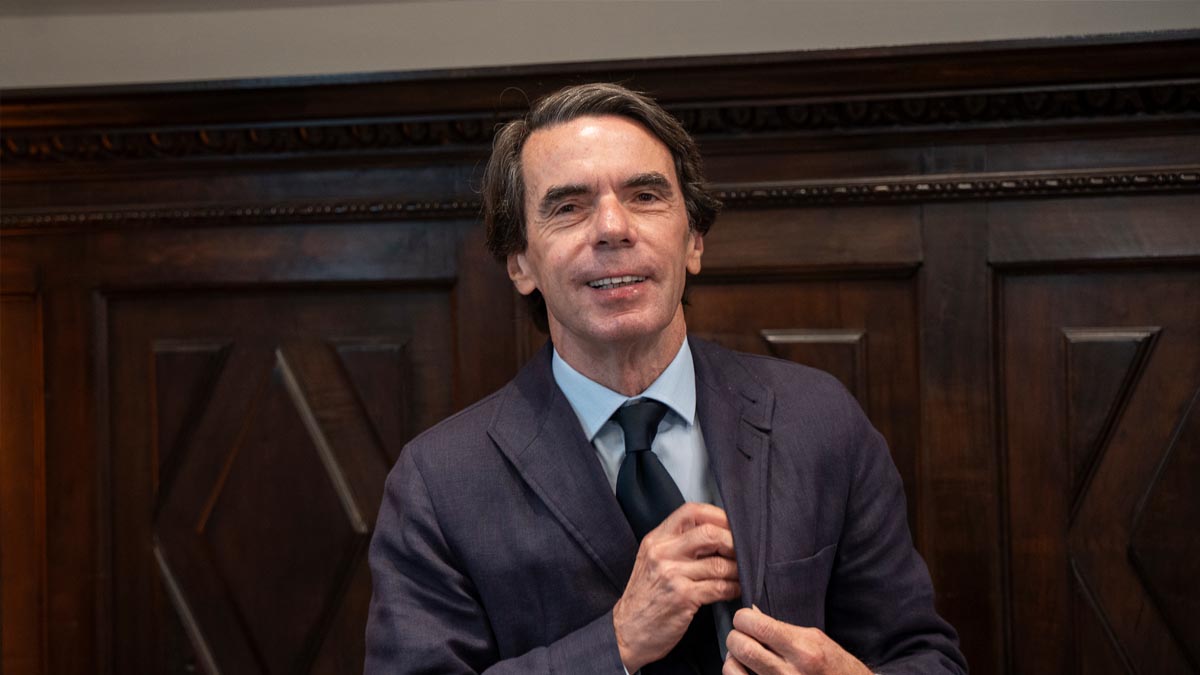 José María Aznar tilda de «autocrático» al Gobierno por acusarle de golpista