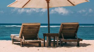 Las 10 mejores tumbonas de playa o piscina del 2024: guía de compra y preguntas frecuentes