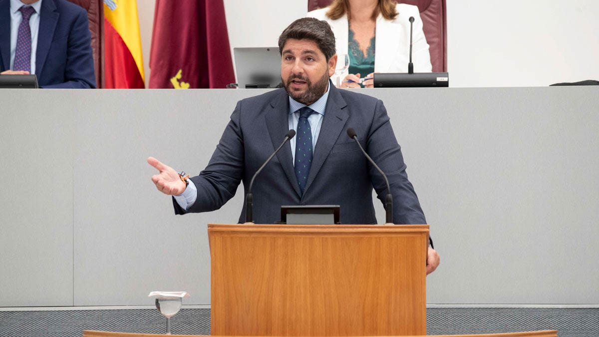 López Miras, reelegido presidente de Murcia  con los votos de PP y Vox