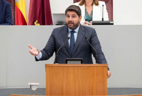 López Miras, reelegido presidente de Murcia  con los votos de PP y Vox