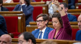 La impostura del PSC con la amnistía: se opone en el Parlament pero no se manifestará el 8-O