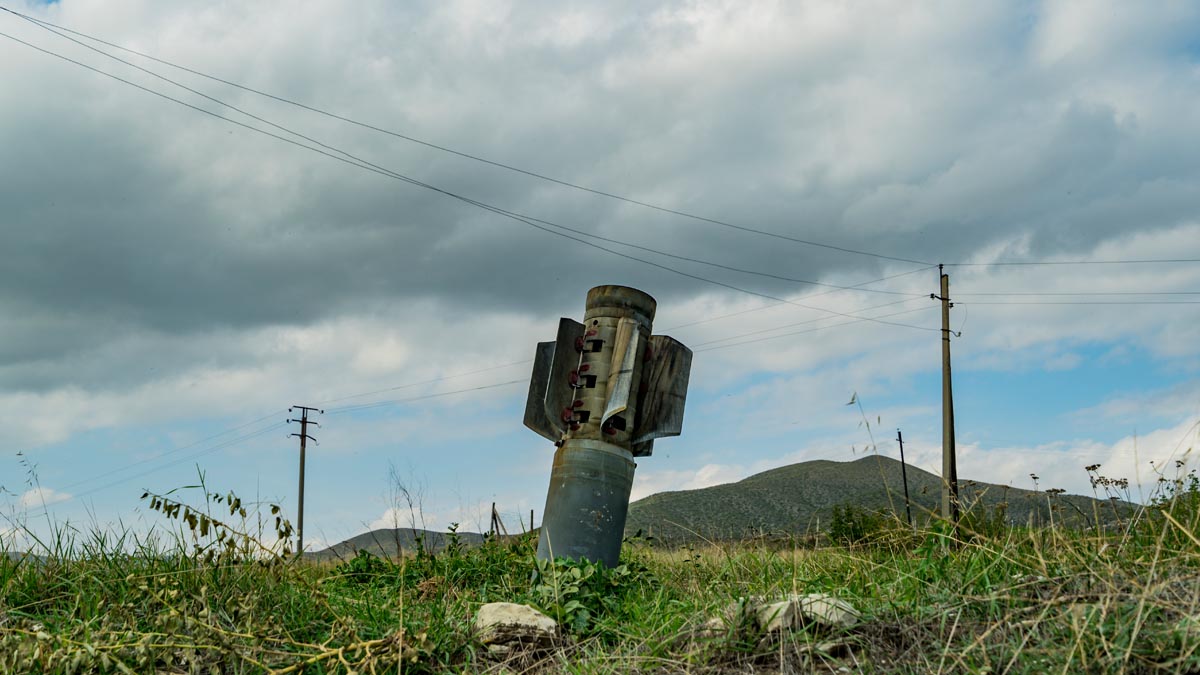 Azerbaiyán bombardea la capital del enclave armenio de Nagorno Karabaj