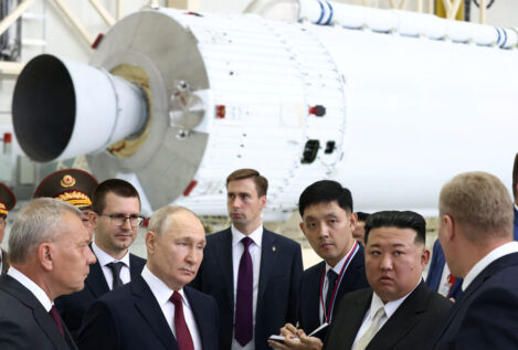 Kim Jong Un y Putin se reúnen en un centro de ensamblaje y lanzamiento de cohetes en Rusia