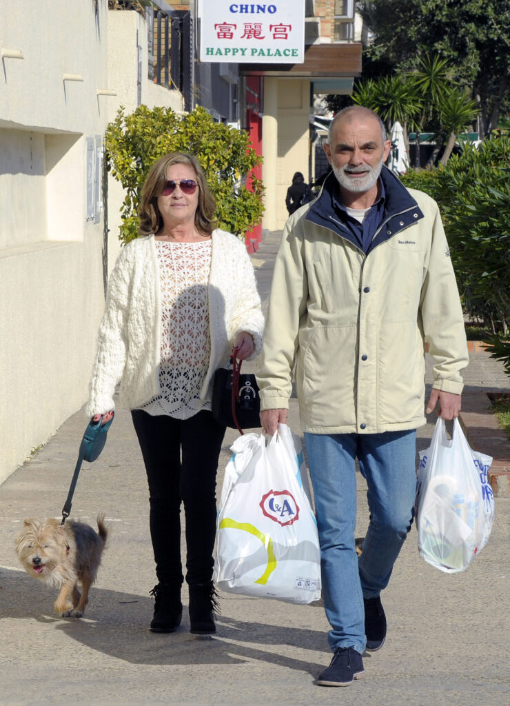 Pepa Flores y Massimo Stecchini por las calles de Málaga