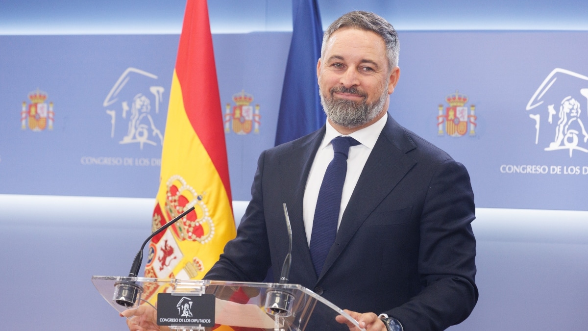 Abascal declara un sueldo de 37.000 euros de Vox, casi 20.000 euros menos que en 2019