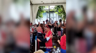 El video viral en el que imitan en beso de Rubiales a Jenni Hermoso en las fiestas de Puerto de Vega