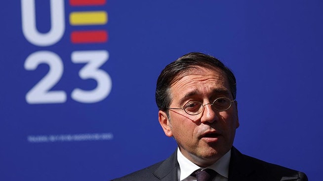 Albares defiende las lenguas cooficiales en la UE: «No son minoritarias, las hablan millones»