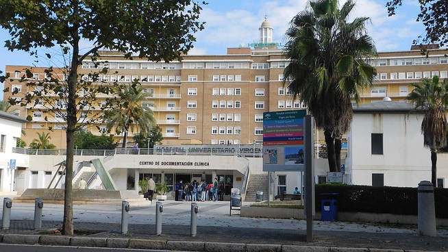 Un paciente denuncia que un indigente entró a dormir junto a él en un hospital de Sevilla