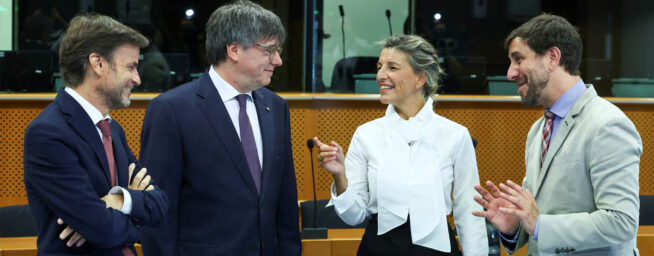 Díaz se reúne con Puigdemont en Bruselas y piden «explorar soluciones democráticas»