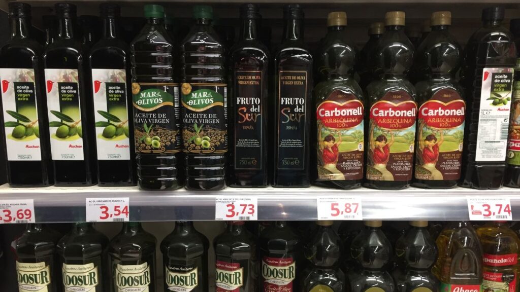 Aceites de oliva y sus precios en una imagen de 2019.