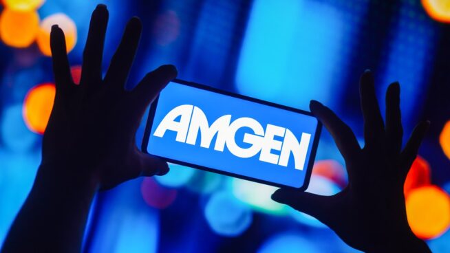 Amgen busca aprobar su medicamento contra el cáncer de pulmón pese al veto de Sanidad