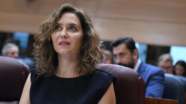 Ayuso acusa a Sánchez de poner a España «de rodillas ante la corrupción independentista»