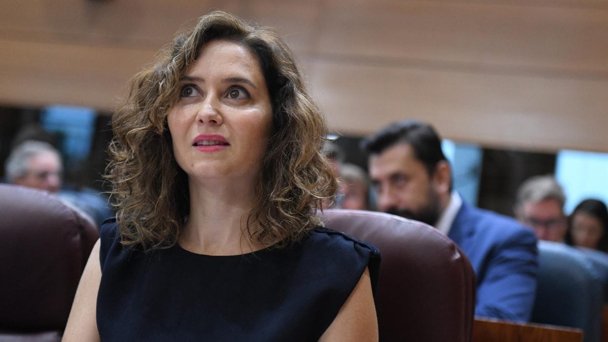 Ayuso acusa a Sánchez de poner a España «de rodillas ante la corrupción independentista»