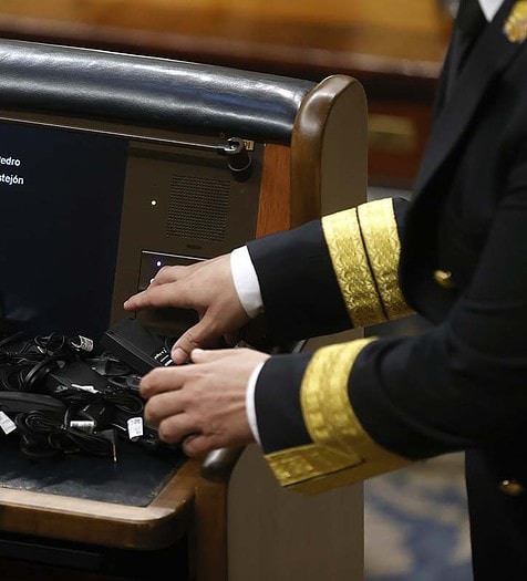 El primer pleno del Congreso con lenguas cooficiales, en imágenes