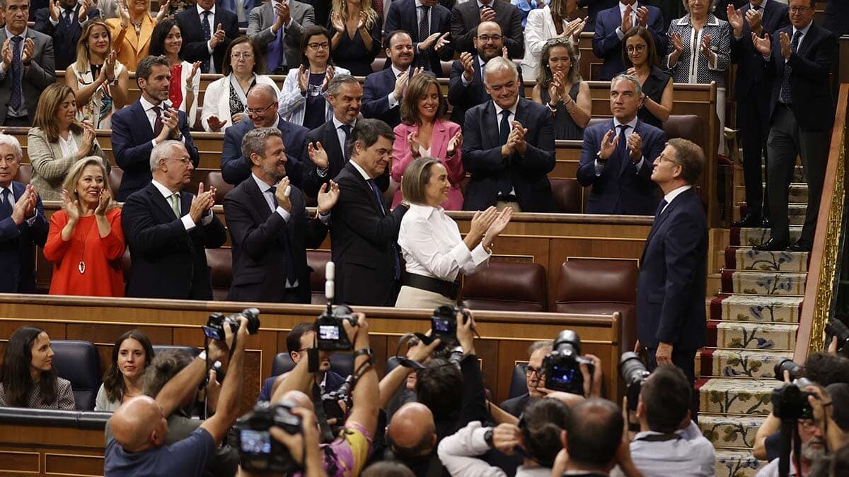 El PP sale con «la moral alta» de la investidura y un liderazgo «muy reforzado» de Feijóo