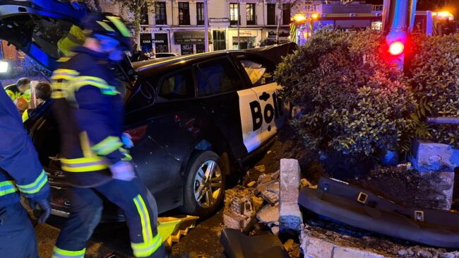 El conductor y dos pasajeros de un VTC, muy graves tras un accidente en Atocha (Madrid)