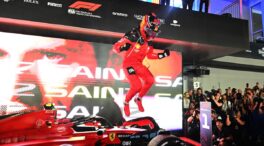 Carlos Sainz explota en Singapur, logra su segunda victoria y corta la racha de Red Bull
