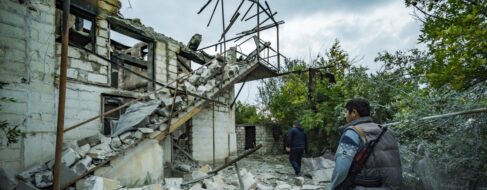 Las autoridades de Nagorno Karabaj aceptan un alto el fuego tras el ataque azerí