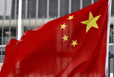 China inyecta 12.800 millones a sus bancos y les recorta reservas de divisas extranjeras