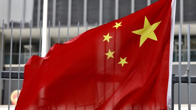 China inyecta 12.800 millones a sus bancos y les recorta reservas de divisas extranjeras