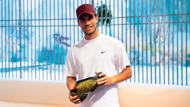 Las zapatillas de Nike que rechazó Agassi y patrocina Alcaraz
