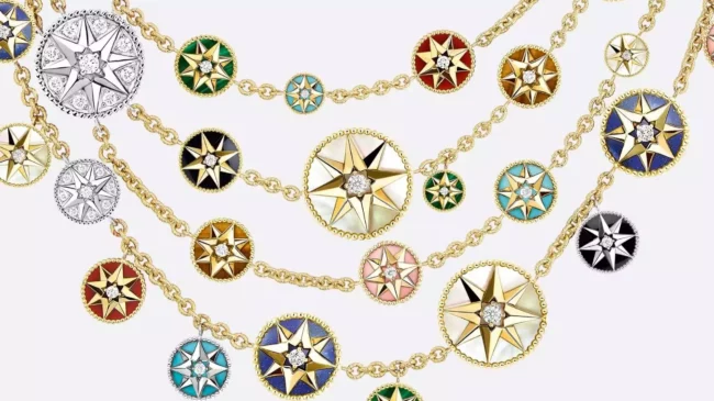 Los vibrantes jardines y rosas de los vientos de Victoire de Castellane para Dior