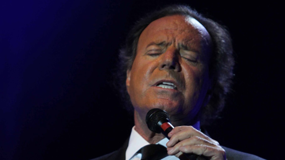 Julio Iglesias, símbolo de la España feliz