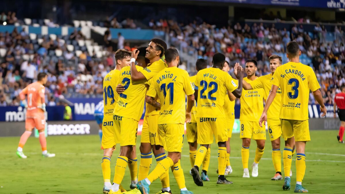 15 jugadores del UD Las Palmas se quedan en tierra tras perder el avión a Sevilla