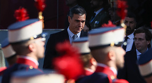 Sánchez se blinda contra los abucheos el 12-O: el Gobierno suprime las gradas para el público