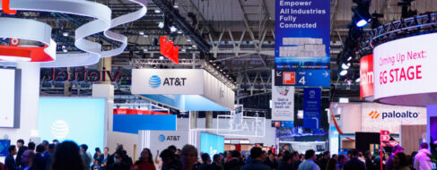 Los fondos de inversión aceleran para tomar el control de las redes de fibra en España