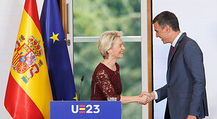 El Gobierno ofrece sufragar los costes de oficializar catalán, gallego y euskera en la UE