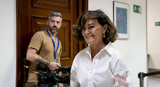 Carmen Calvo opina de Alfonso Guerra tras criticar a Yolanda Díaz por ir a la peluquería