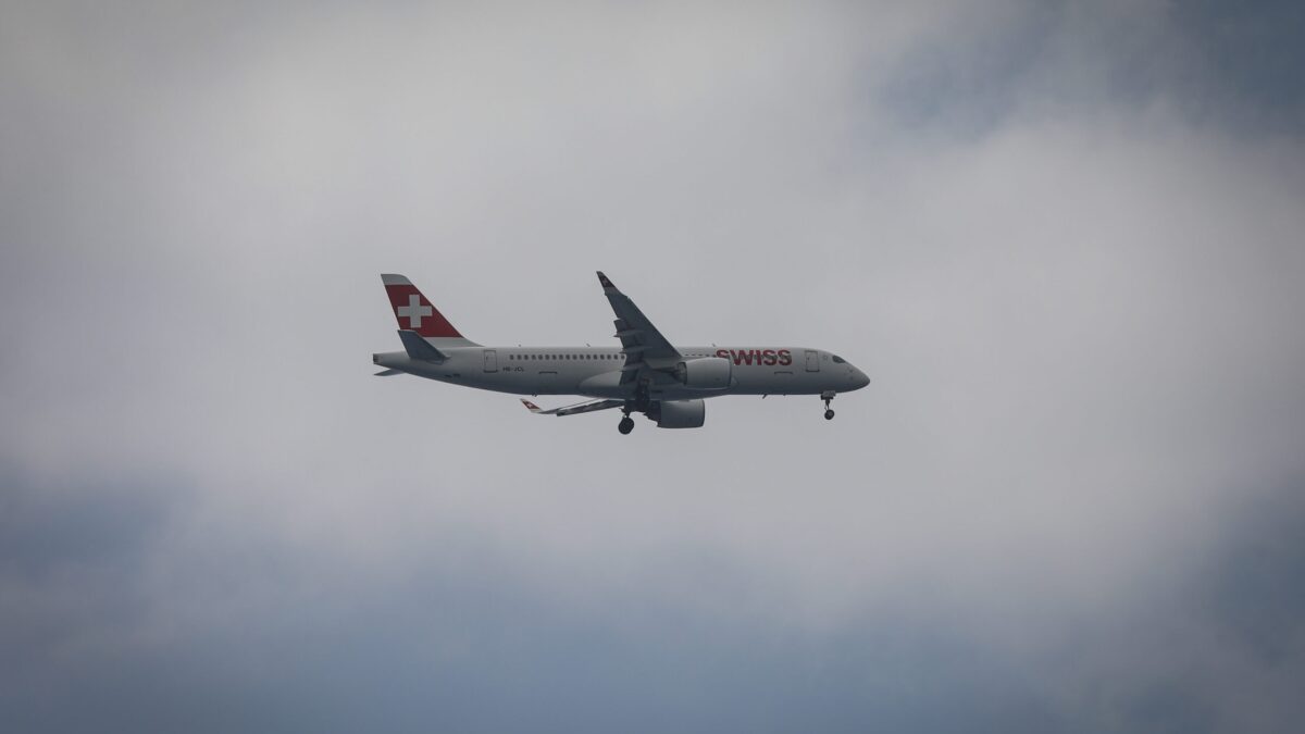 Un avión paraliza durante horas la actividad del aeropuerto de Ibiza por una avería