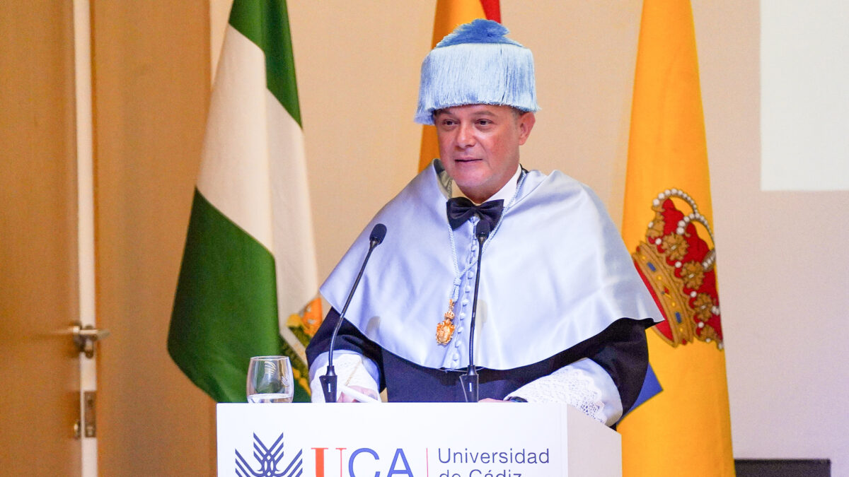 Alejandro Sanz apela a la asignatura de «la alegría» tras ser investido doctor Honoris Causa