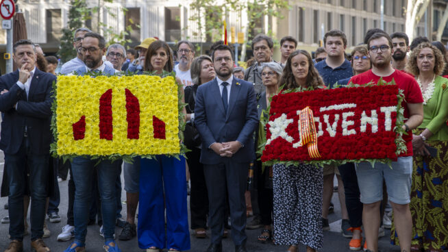 Silbidos y aplausos a ERC en la ofrenda al monumento de Rafael Casanova
