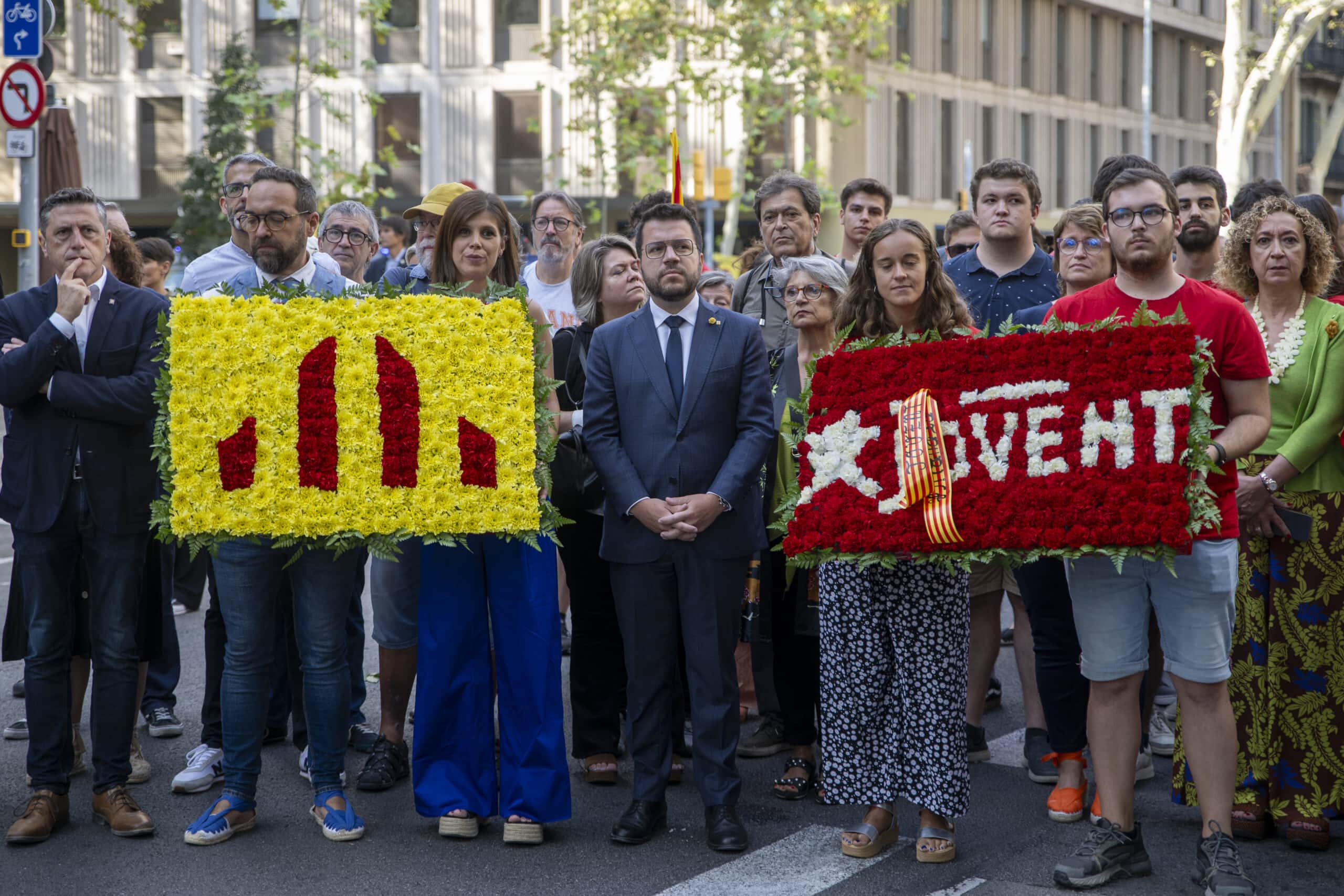 Silbidos y aplausos a ERC en la ofrenda al monumento de Rafael Casanova