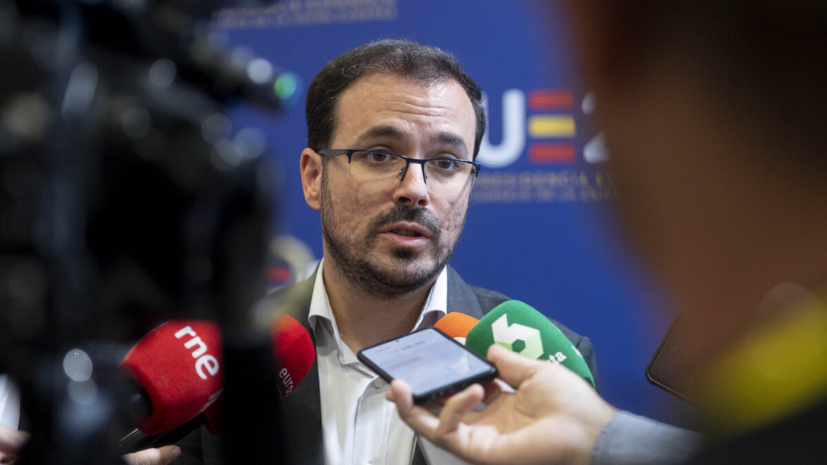 Garzón considera que en el PP están «muy desorientados» y caen en «radicalismos»