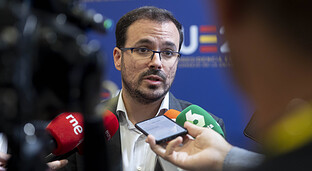 Garzón considera que en el PP están «muy desorientados» y caen en «radicalismos»