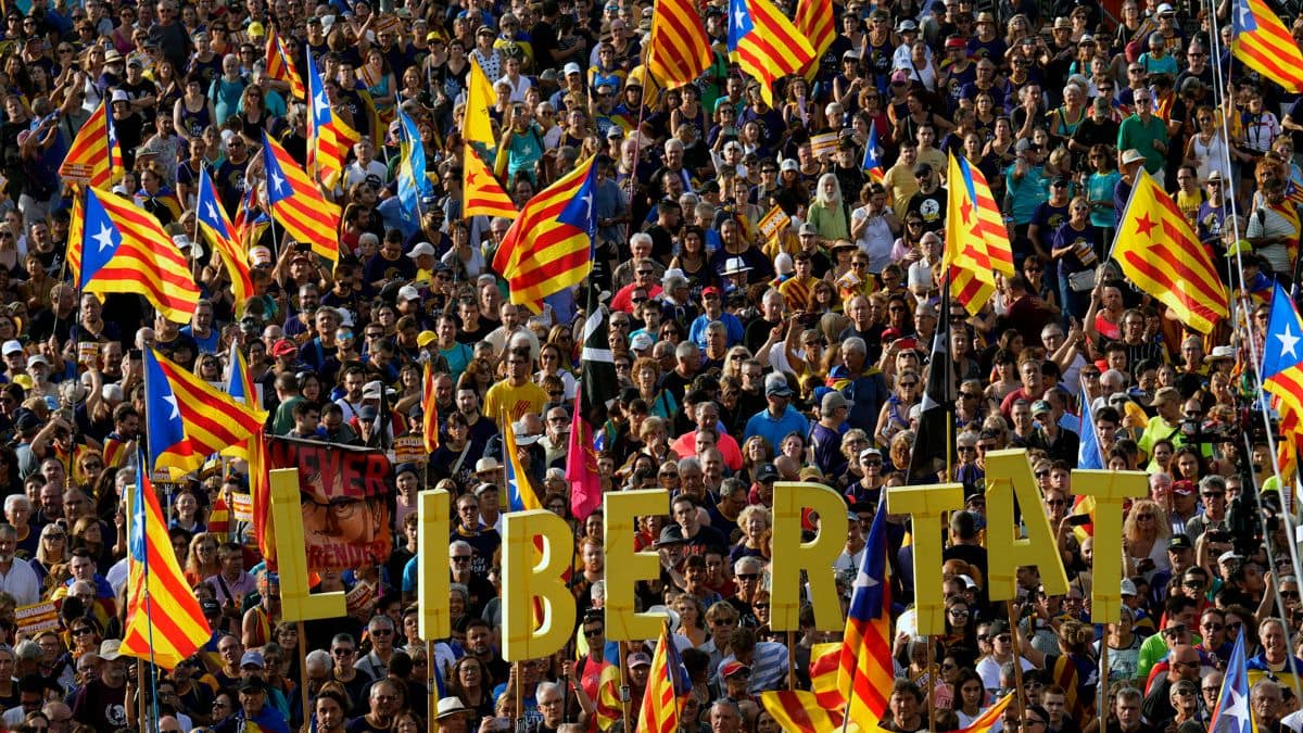 El independentismo catalán celebra dividido una Diada con gritos de «traidor» a Aragonès